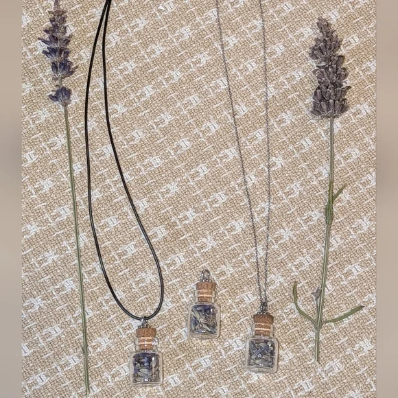 Handmade Glass Vial Necklace Pendant with Dried Lavender - Picture 5 of 5